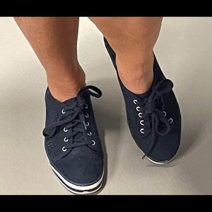 Adrienne Vittadini Blue Sneakers Classic Comfort. Size 7